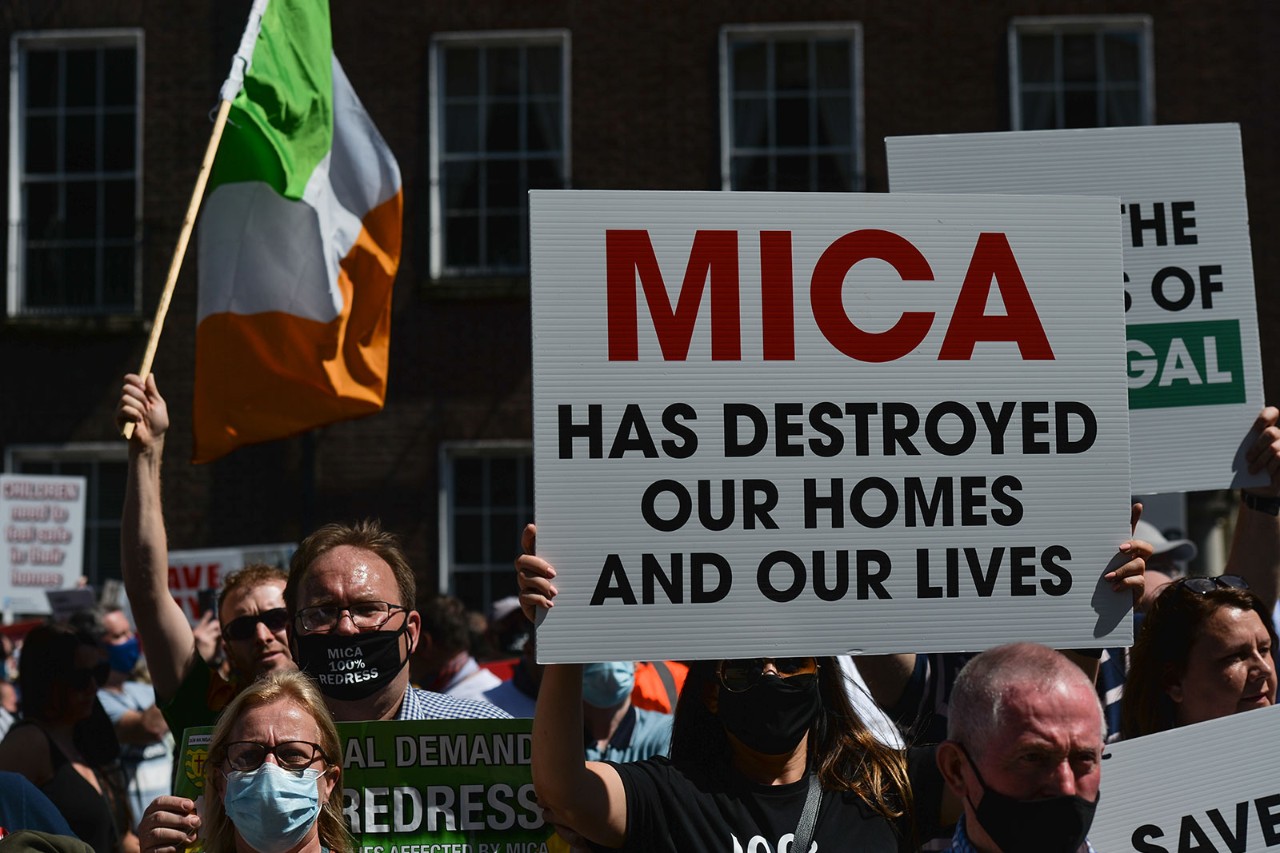 Protesters at a Dublin rally demand a 100% compensation scheme for homes and properties affected by mica-contaminated bricks